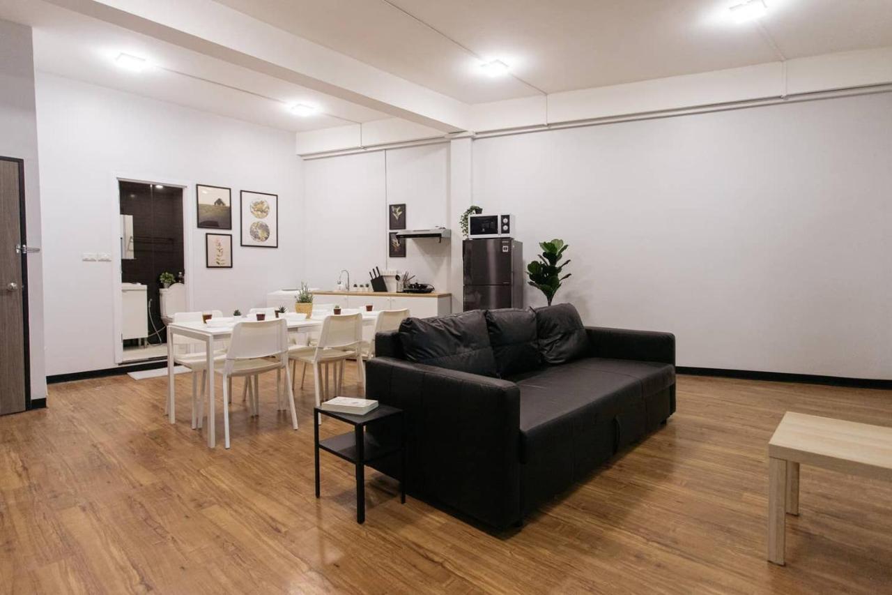 U3 Large 2 Bedroom Full kitchen near BTS Udomsuk Bangkok Eksteriør bilde