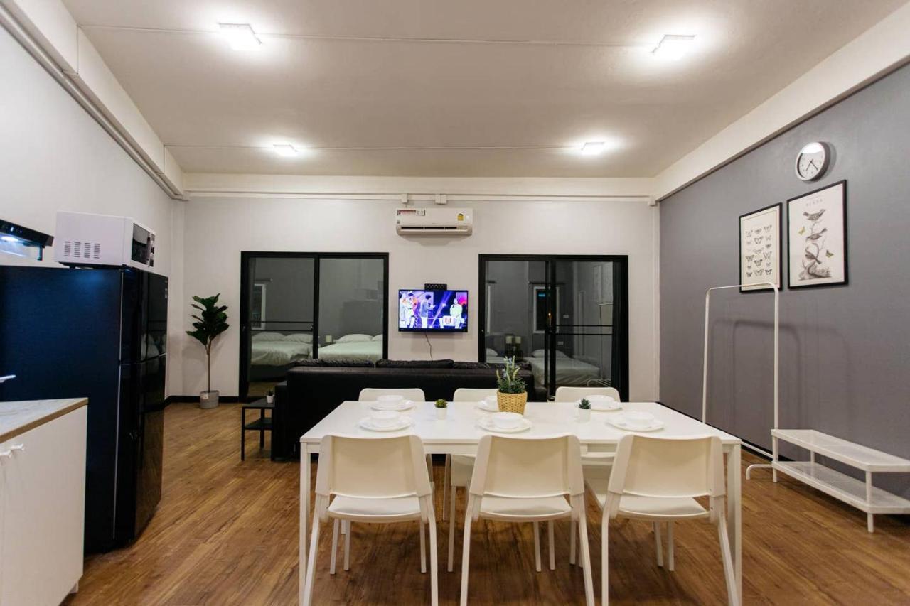 U3 Large 2 Bedroom Full kitchen near BTS Udomsuk Bangkok Eksteriør bilde