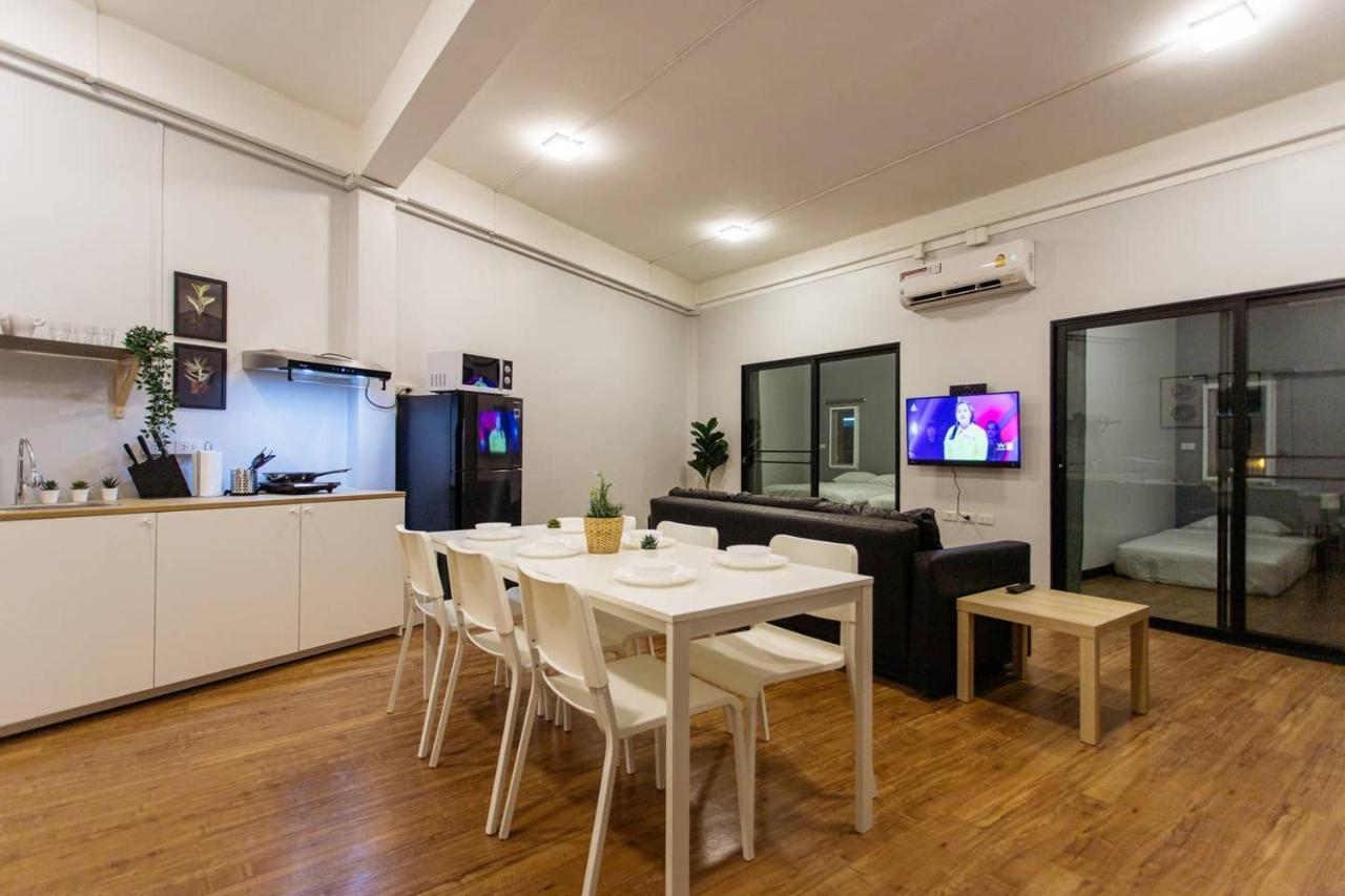 U3 Large 2 Bedroom Full kitchen near BTS Udomsuk Bangkok Eksteriør bilde